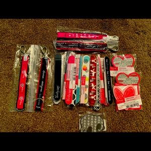 20 thirty one nail files and 4 key fobs